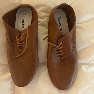 Repetto - Oxford Shoes - rubber sole - NWOT - Size 40 - Retails for $475